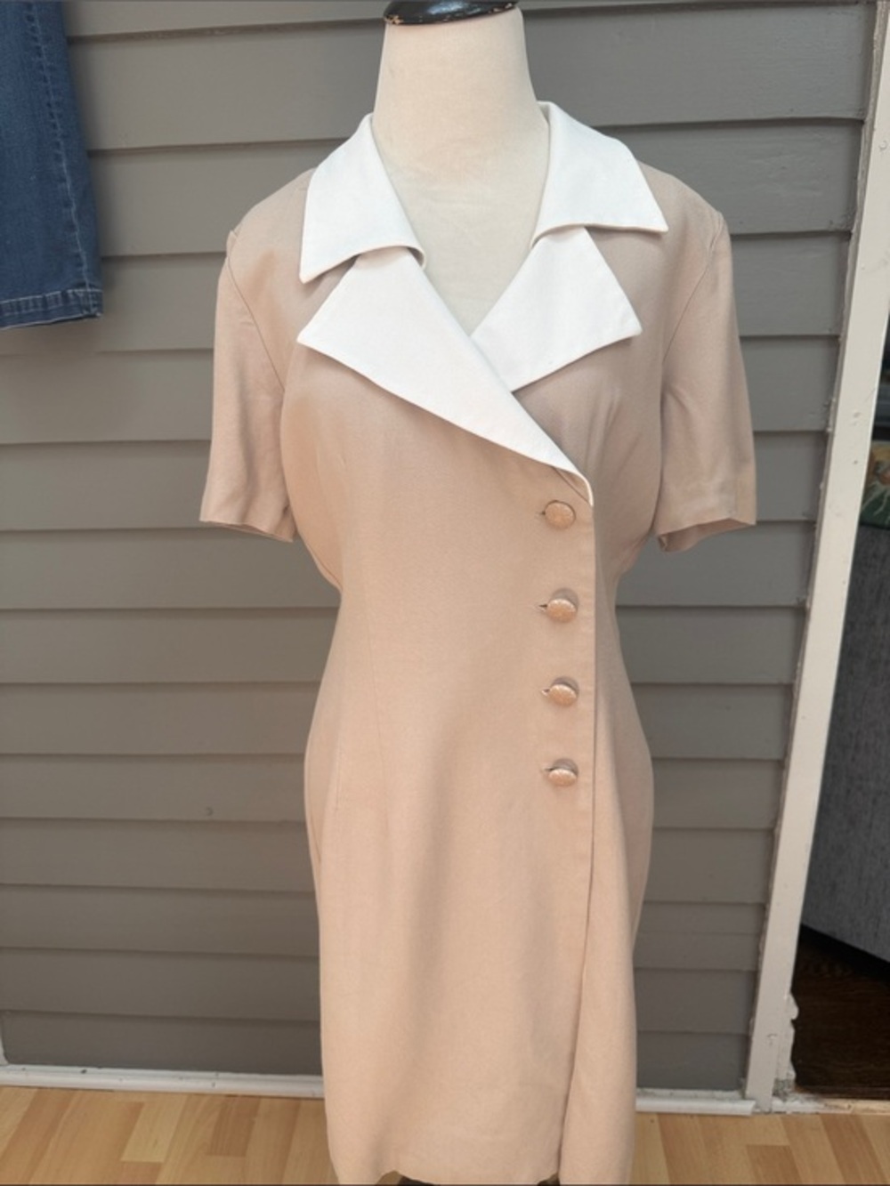 Vintage BG Bahari Group 80s Secretary Dress Beige with White Collar 8